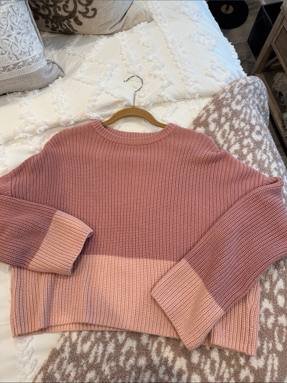 525 Two-Tone Pink Crewneck Sweater
